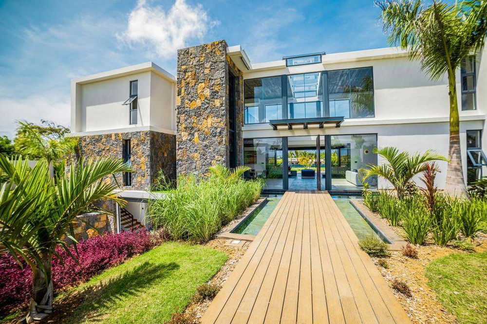 Mauritius Luxury Villa at Anahita – Beachfront Perfection with Golf and Privacy 413536935