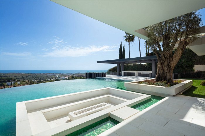 Luxury villa for sale in Marbella in the south of Spain 4151999077