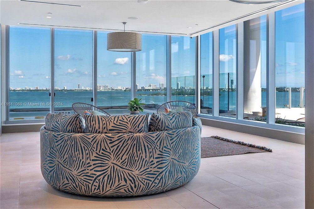 For sale an absolute luxury flat with breathtaking views at Missoni Baia in Miami. 4161794482