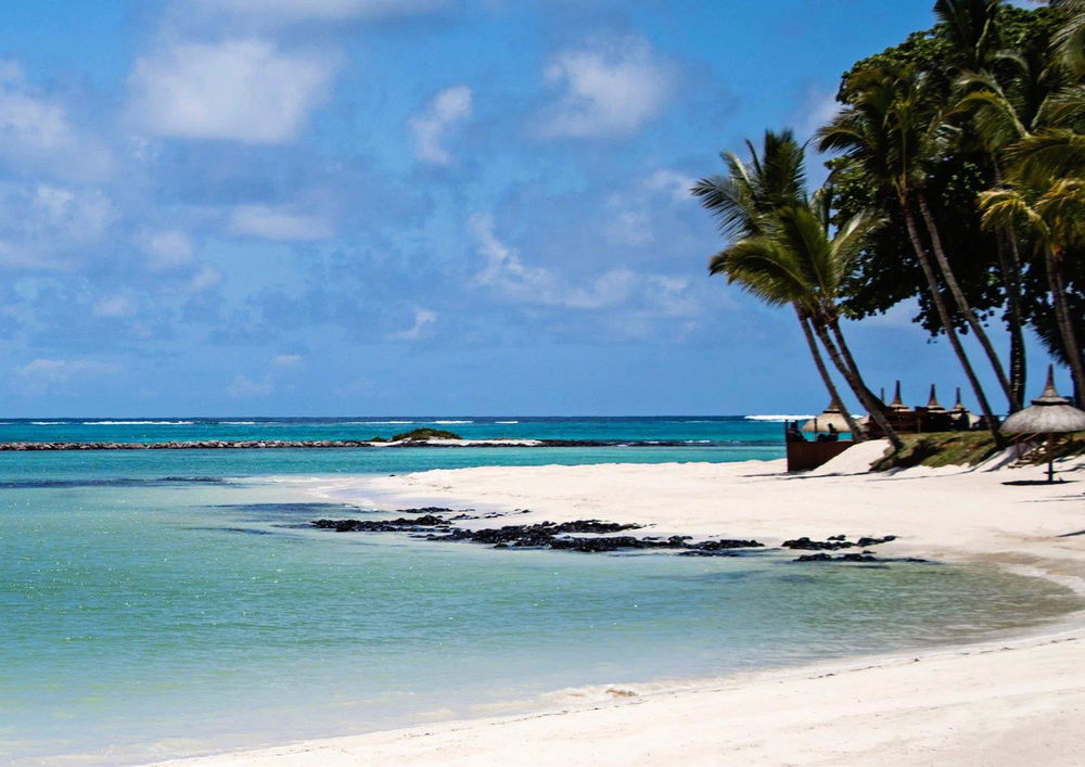 Luxury villa for sale in Belle Mare, Mauritius with direct access to the beach 4168640304