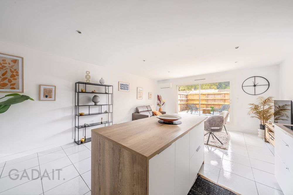 Saint-Médard-en-Jalles – Bright Renovated T3 Apartment in a Prime Location 4177066271