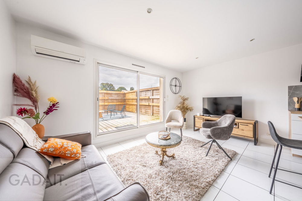 Saint-Médard-en-Jalles – Bright Renovated T3 Apartment in a Prime Location 4177066271