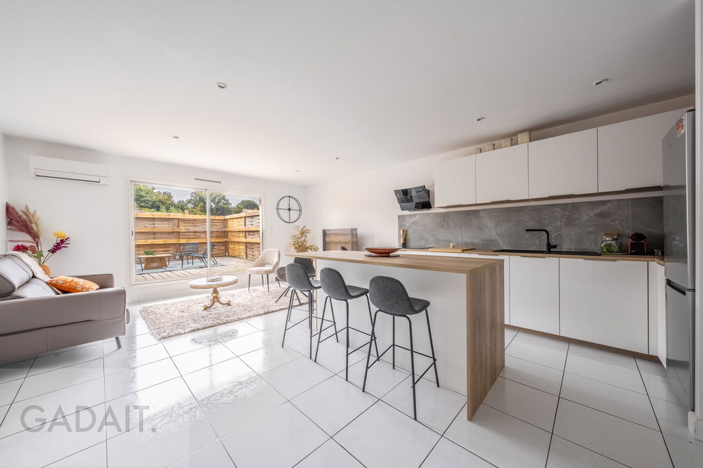 Saint-Médard-en-Jalles – Bright Renovated T3 Apartment in a Prime Location 4177066271