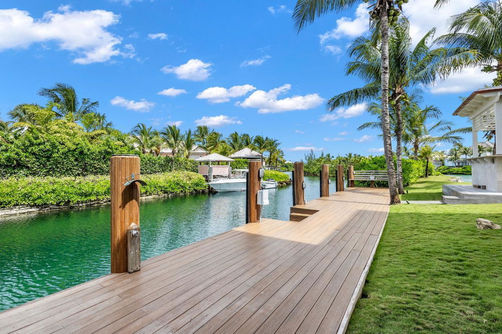 Fully furnished 5-bedroom villa with beach access, for sale 4191296912