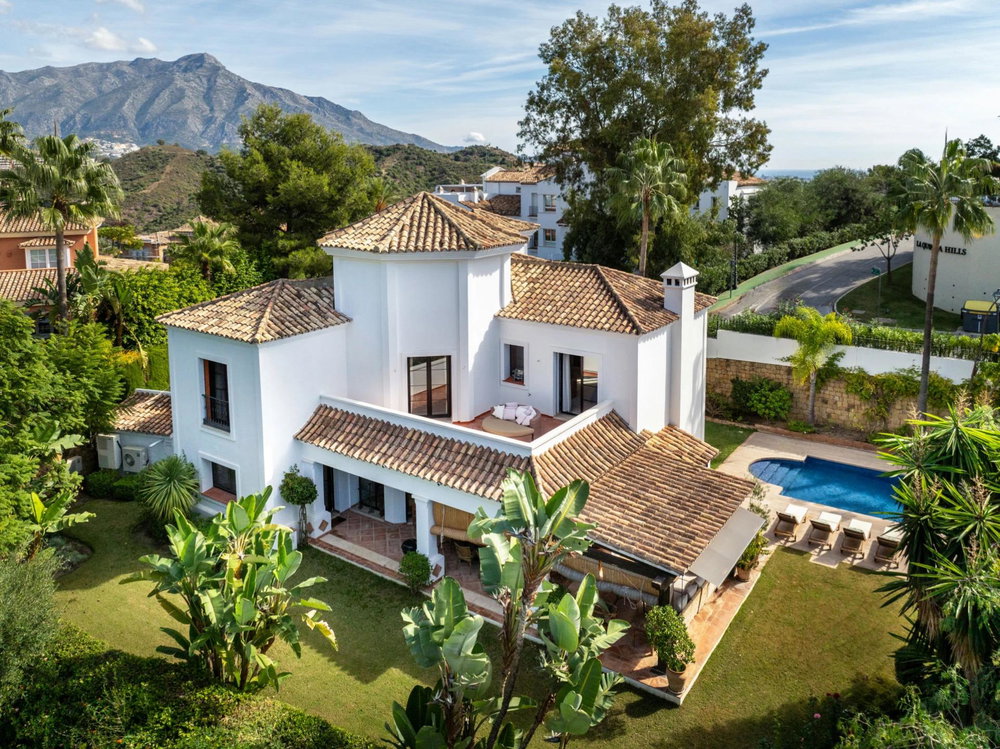 Frontline golf villa for sale in La Quinta, Benahavis | La Quinta 193 4223426875