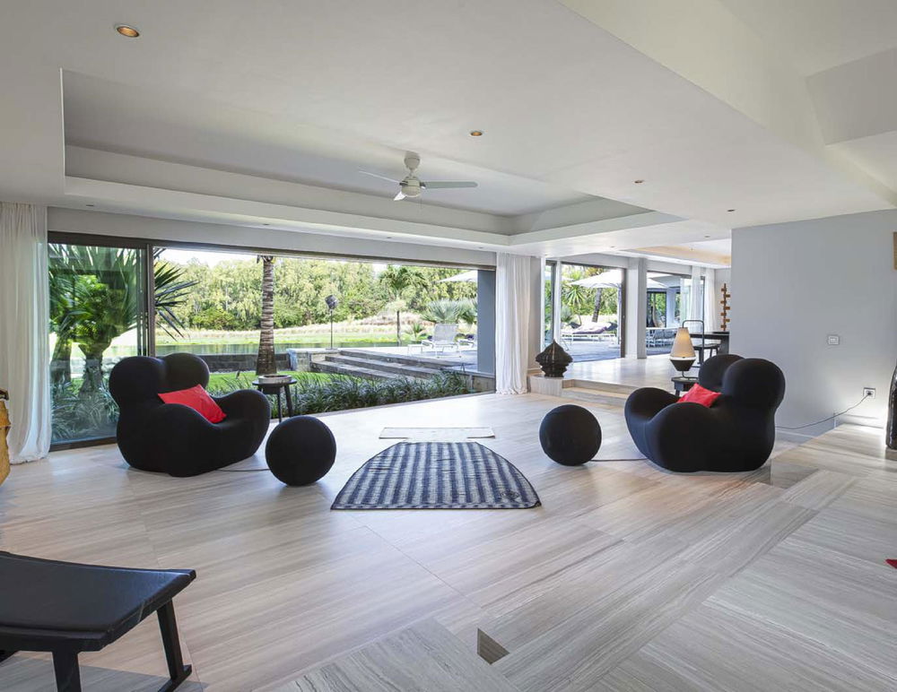 Invest in this superb luxury villa with golf and sea views in eastern Mauritius 4224901094