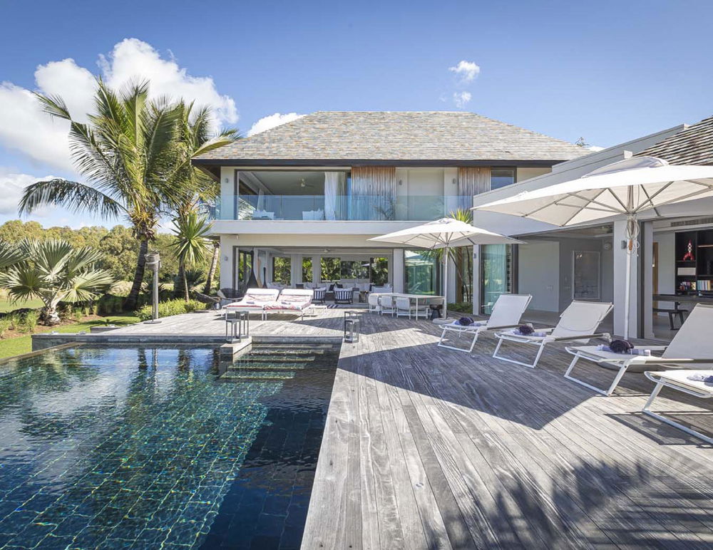Invest in this superb luxury villa with golf and sea views in eastern Mauritius 4224901094