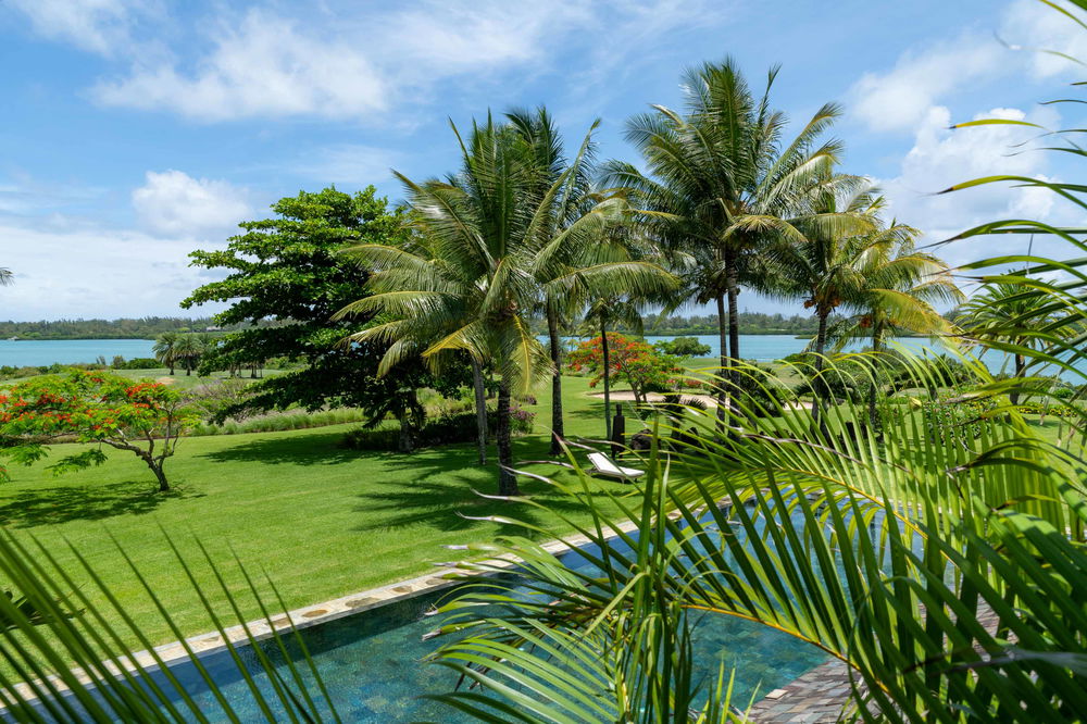 Magnificent villa with sea and golf views for sale at Anahita Golf Resort, Mauritius 4257079319