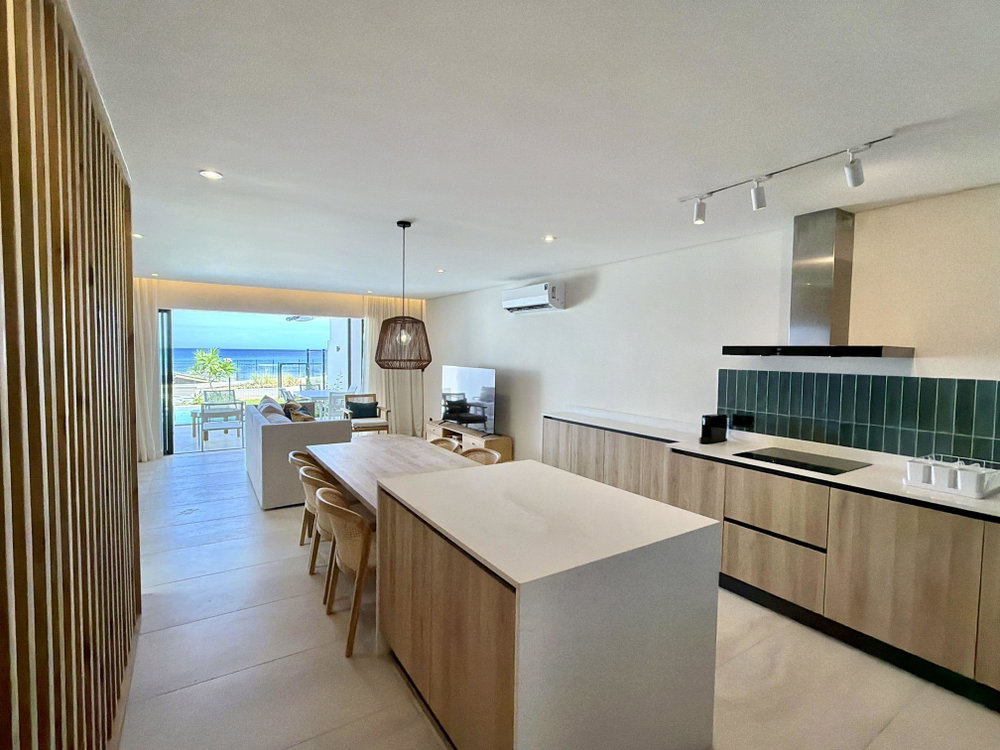 Beachfront Duplex in Black River – with Stunning Ocean Views & Spectacular Sunsets 428067081