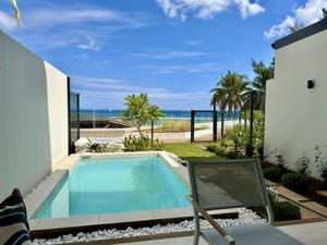 Beachfront Duplex in Black River – with Stunning Ocean Views & Spectacular Sunsets 428067081