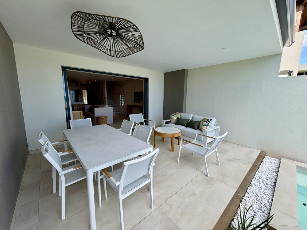 Beachfront Duplex in Black River – with Stunning Ocean Views & Spectacular Sunsets 428067081