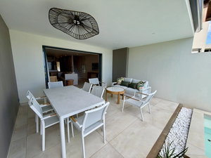 Beachfront Duplex in Black River – with Stunning Ocean Views & Spectacular Sunsets 428067081