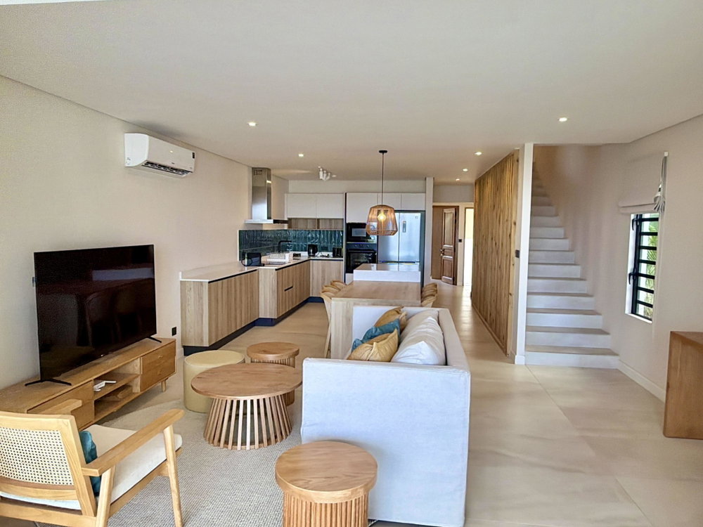 Beachfront Duplex in Black River – with Stunning Ocean Views & Spectacular Sunsets 428067081