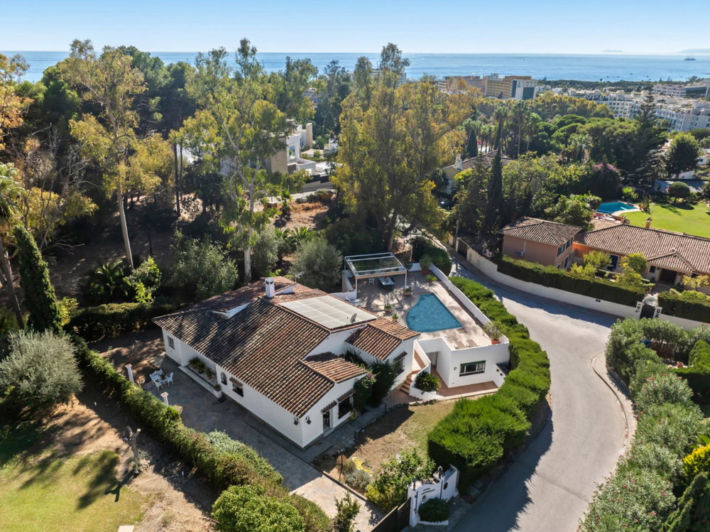 Beachside villa for sale in Marbella, Marbella | La Merced 16 4281543568