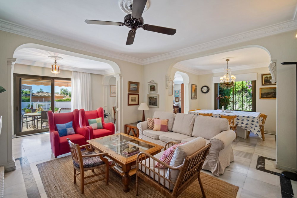 Beachside villa for sale in Marbella, Marbella | La Merced 16 4281543568