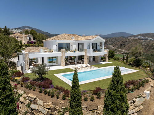 Exceptional Residence: Contemporary Luxury and Prestigious Investment 445148892