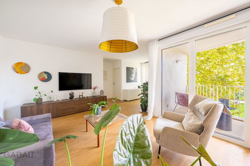Bright and Contemporary Apartment with High Rental Potential on Bordeaux’s Prestigious Riverside 458559950