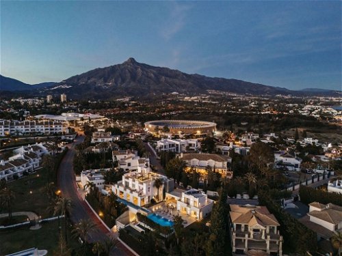 Grab this exceptional villa in La Pera, Marbella – Luxury, design and stunning views 460967712