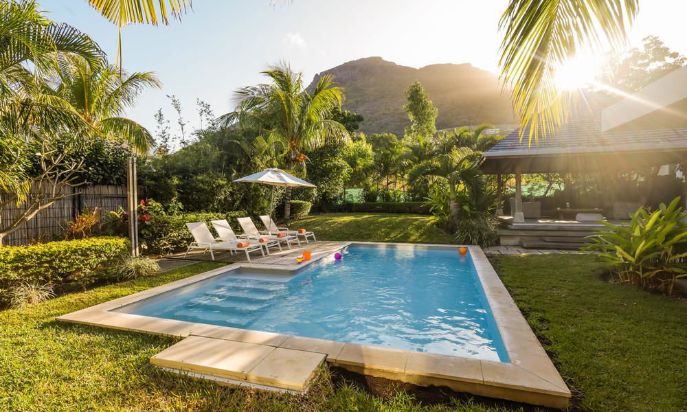 4 bedroom villa with bespoke services for sale in Rivière Noire 46299122