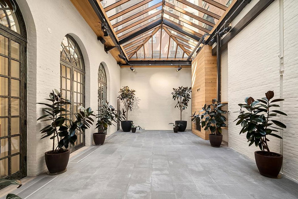 For sale – mixed-use townhouse on the Upper East Side 543502076