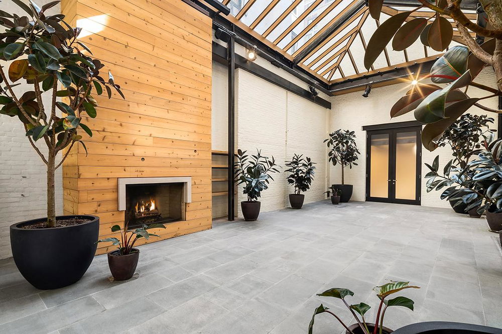 For sale – mixed-use townhouse on the Upper East Side 543502076