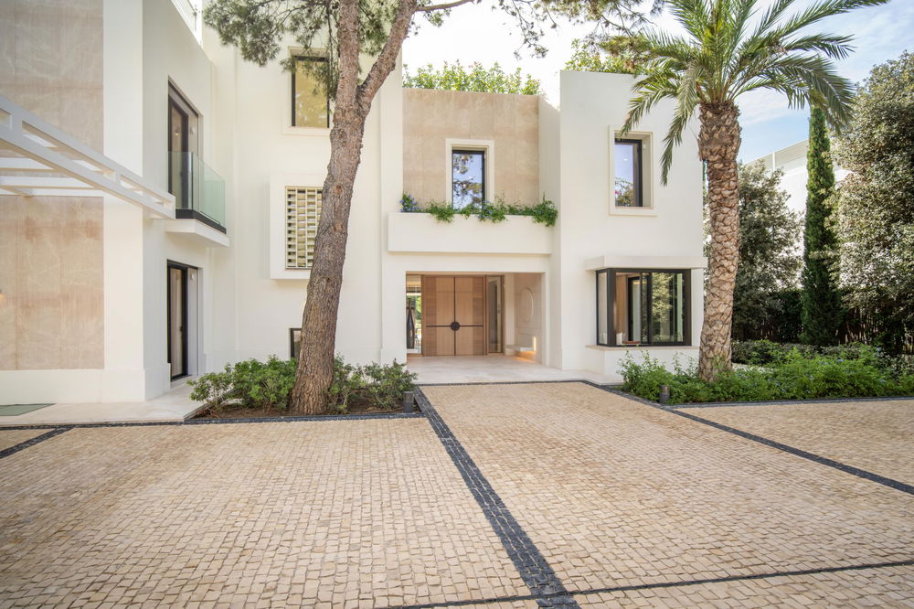 Prestige Villa on Marbella’s Golden Mile – An Ode to Elegance and Refinement 561011857