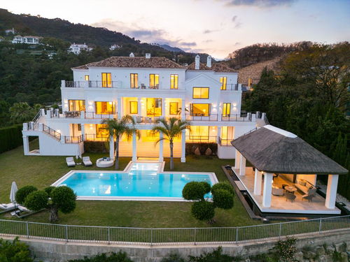Luxury villa with sea views for sale | El Madroñal, Marbella 589575432