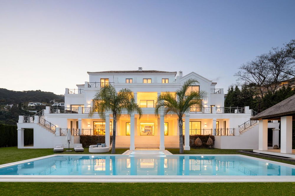 Luxury villa with sea views for sale | El Madroñal, Marbella 589575432