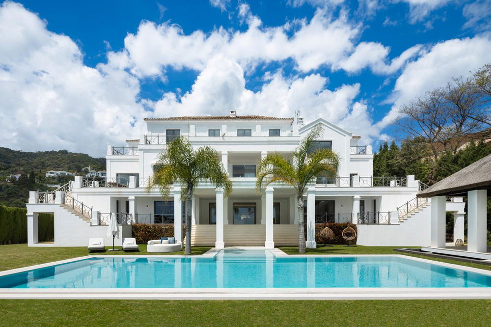 Luxury villa with sea views for sale | El Madroñal, Marbella 589575432