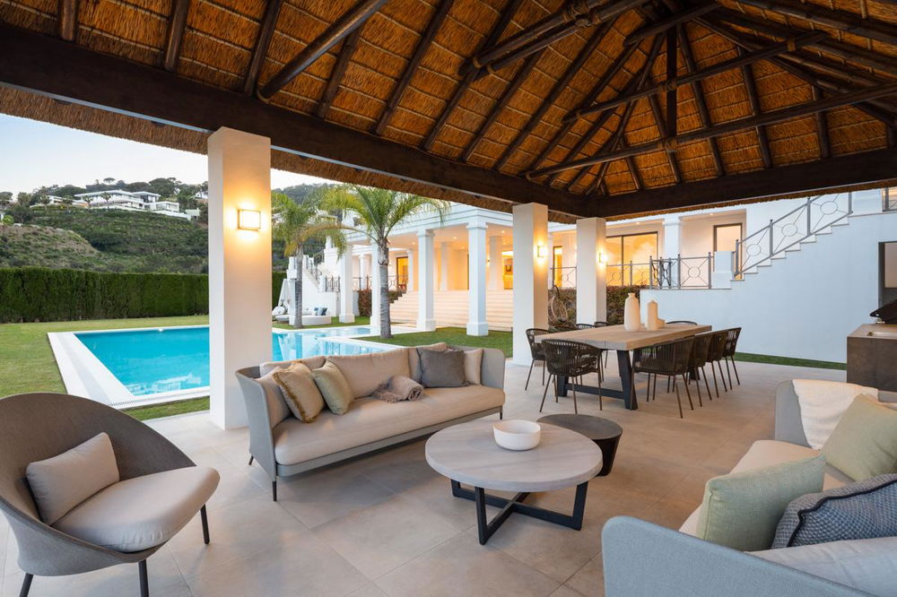 Luxury villa with sea views for sale | El Madroñal, Marbella 589575432