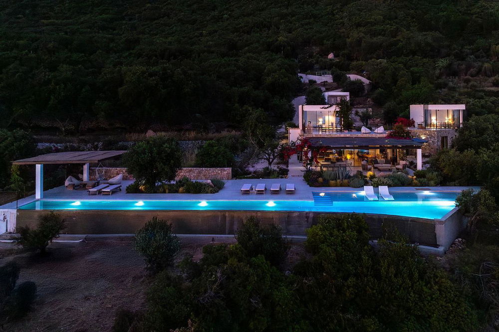 Luxury Villa for Sale in Corfu by the Sea with Panoramic Views and Private Pool 591938520