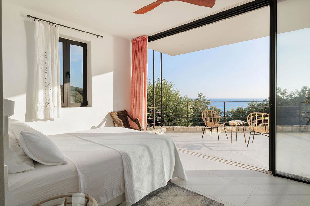 Luxury Villa for Sale in Corfu by the Sea with Panoramic Views and Private Pool 591938520