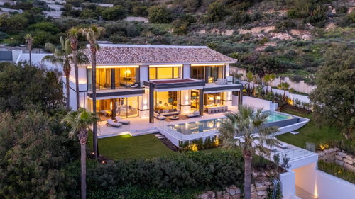 Sea-view villa for sale in Marbella Golden Mile, Marbella | Villa Allure 612923029