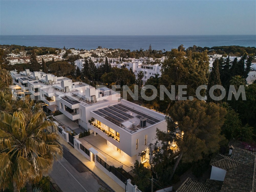 Modern luxury villa with breathtaking views for sale in Marbella 614459413
