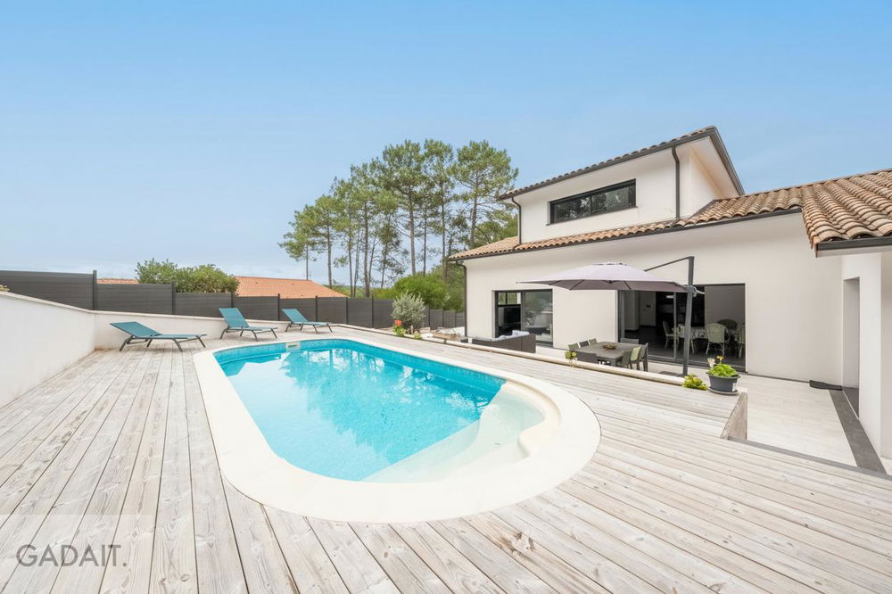 Luxury Contemporary Villa in Biscarrosse – Exceptional Home with Pool and Garage 625235678