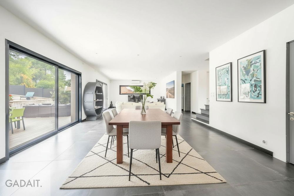 Luxury Contemporary Villa in Biscarrosse – Exceptional Home with Pool and Garage 625235678