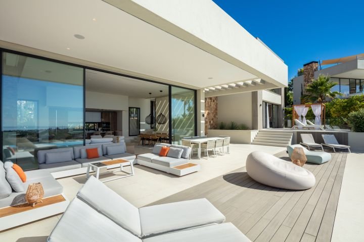 Treat yourself to a panoramic view:luxury villa for sale in Nueva Andalucia 673946944