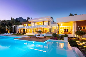 Sea-view villa for sale in Marbella Golden Mile, Marbella | Rossini 13 713988921