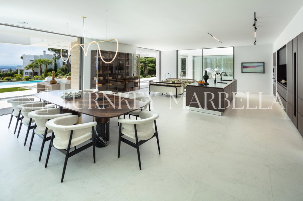 Sea-view villa for sale in Marbella Golden Mile, Marbella | Rossini 13 713988921