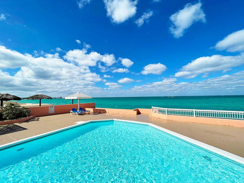 Exceptional Oceanfront Penthouse in Cable Beach – Bahamas 740654267