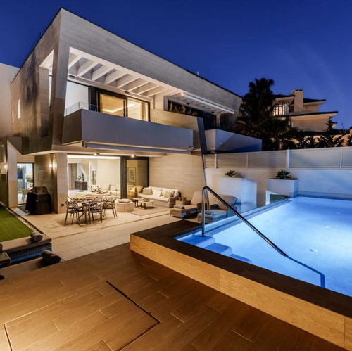 Azure : Modern villa near Puerto Banús with rooftop solarium and private pool 747985637