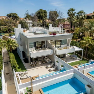 Azure : Modern villa near Puerto Banús with rooftop solarium and private pool 747985637