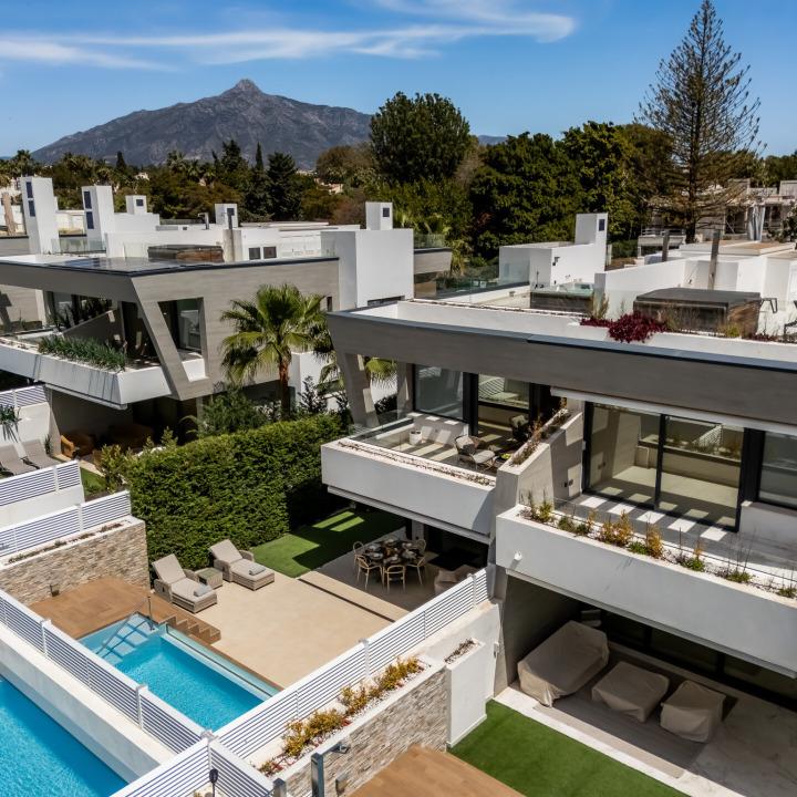 Azure : Modern villa near Puerto Banús with rooftop solarium and private pool 747985637
