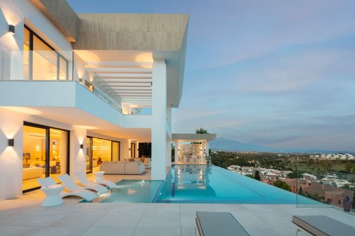 Luxury, modern and contemporary villa with panoramic views for sale in El Paraiso 753024886