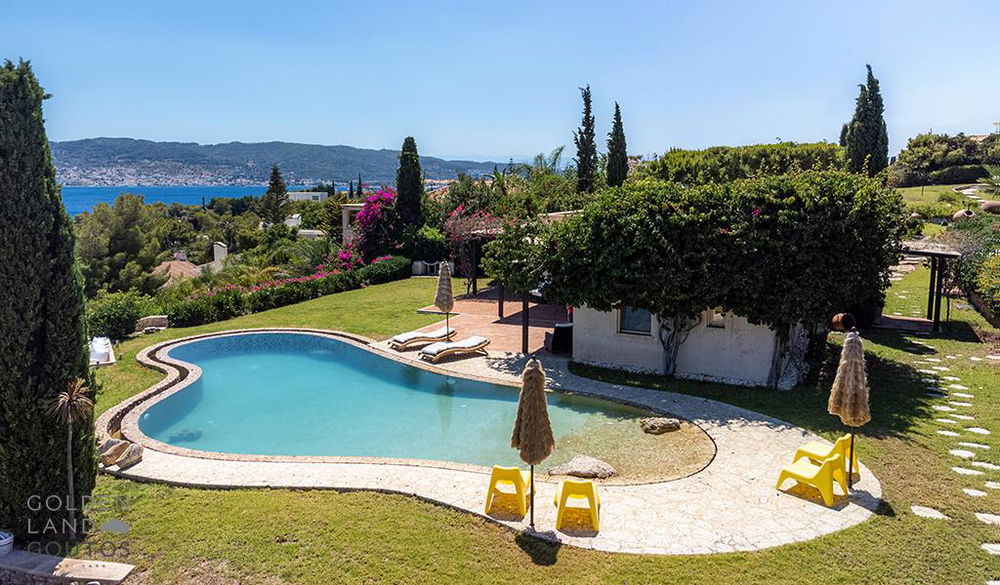 Mediterranean-style villa by the sea in Costa 760664812