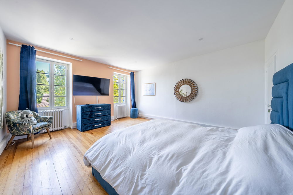 Exceptional Villa for Sale near Bordeaux and Saint-Émilion – Historic House with Garden and Pool 814338635