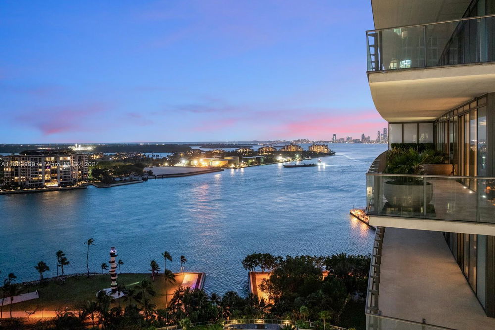 Luxury 5 bed/6 bath Residence with Panoramic View in Miami Beach 819018196