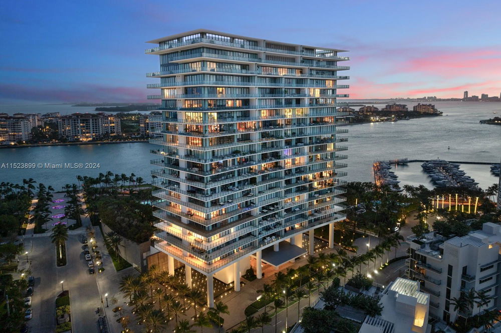 Luxury 5 bed/6 bath Residence with Panoramic View in Miami Beach 819018196