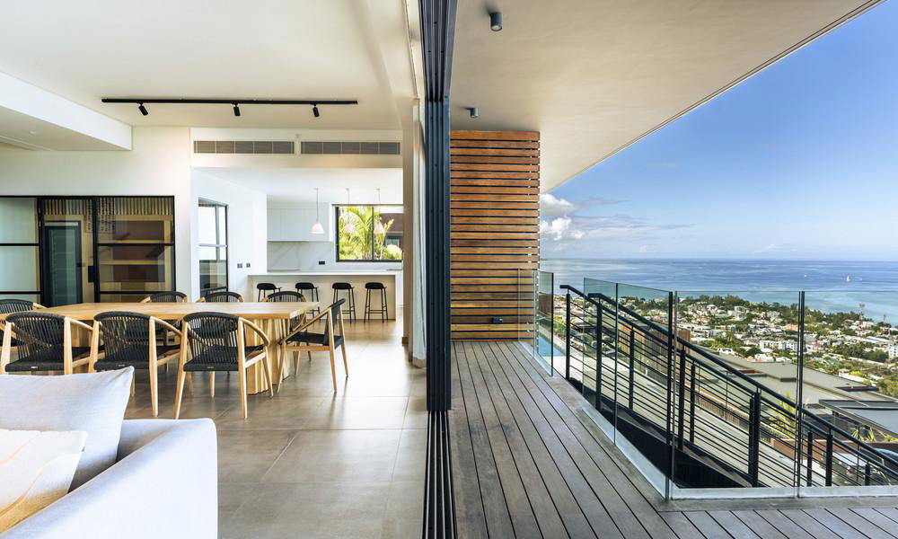 Majestic Villa with Contemporary Design and Breathtaking Ocean Views in Rivière Noire 826792973