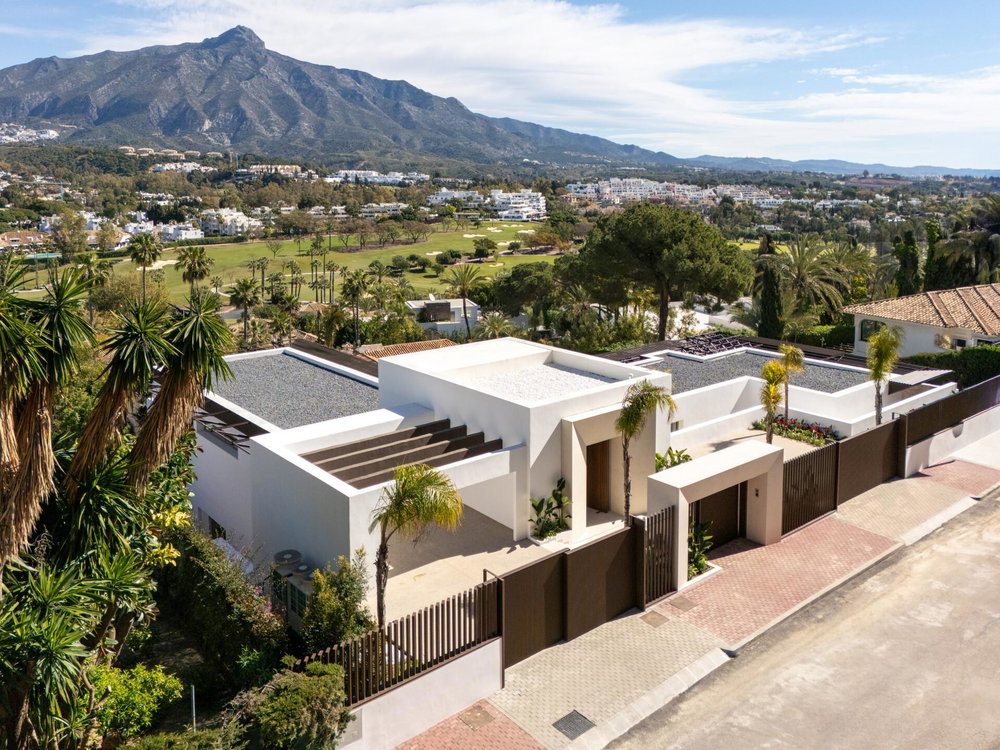 Luxury villa for sale in Nueva Andalucia, Marbella | Alcala 70 897363311